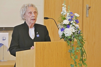 Lotta Alli Korva lausui kaksi ruonoa