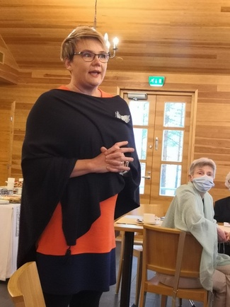 Vieraanamme Lotta Svärd säätiön toiminnanjohtaja Anne Nurminen