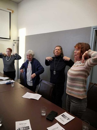 Lottakerho Rovaniemellä, oikealla Eija Räihä, toinen kurssin vetäjistä (marraskuu 2021)