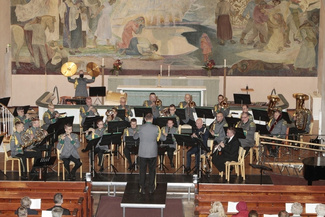 Lapin Sotilassoittokunta, johtajana kapteeni Henri Haahti